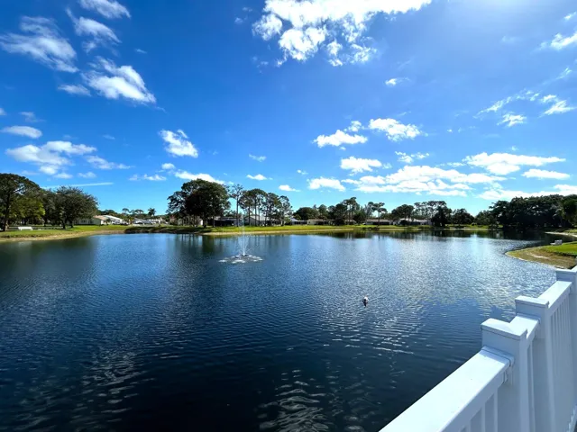 COMMUNITY LAKE