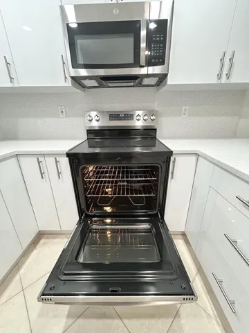 SELF CLEANING OVEN