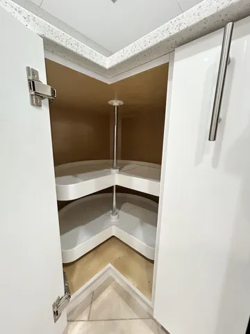 CORNER CABINET W LAZY SUSAN