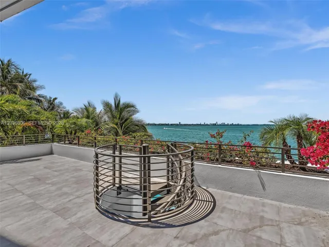 Large Terrace with direct access to the pool