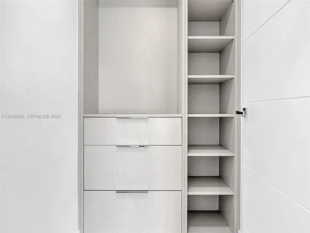 2nd Bed Closet
