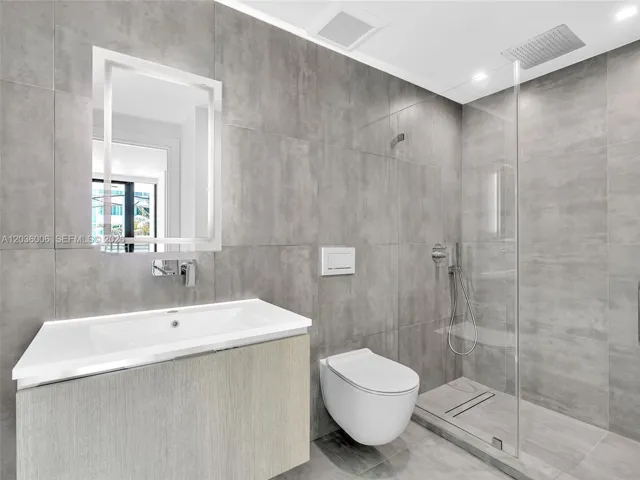 Bath with glass shower