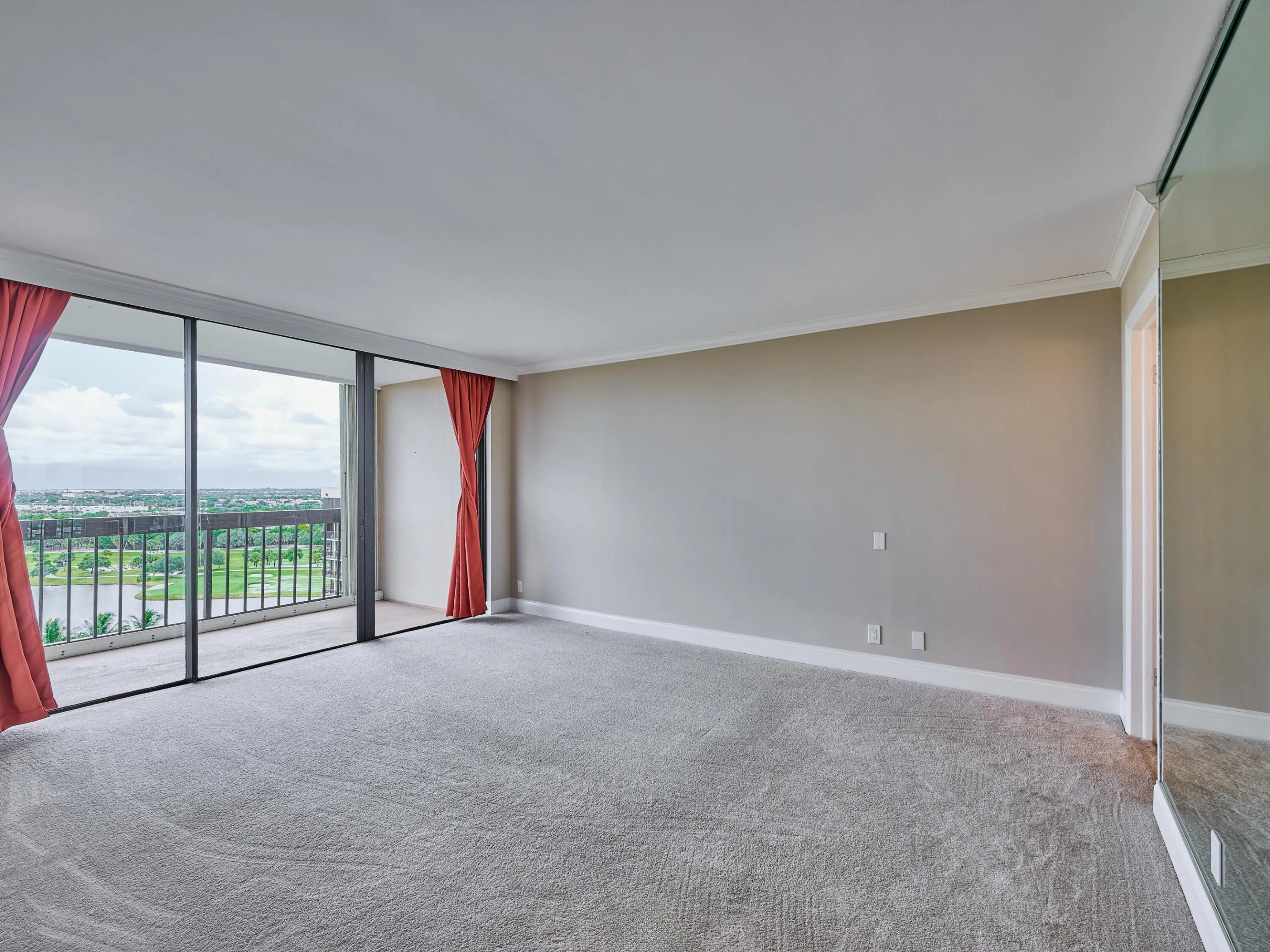 Prefer to have your office behind a door? The bedroom offers ample space for one.