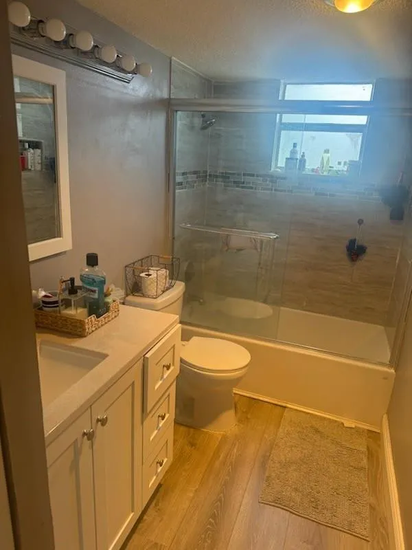 Guest Bath Tub