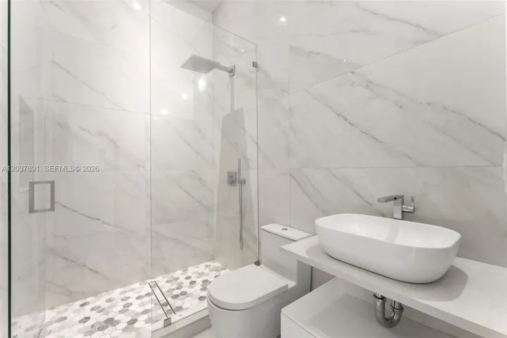 Den Ensuite Bathroom