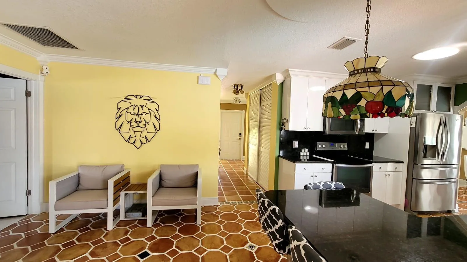 kitchen:living space