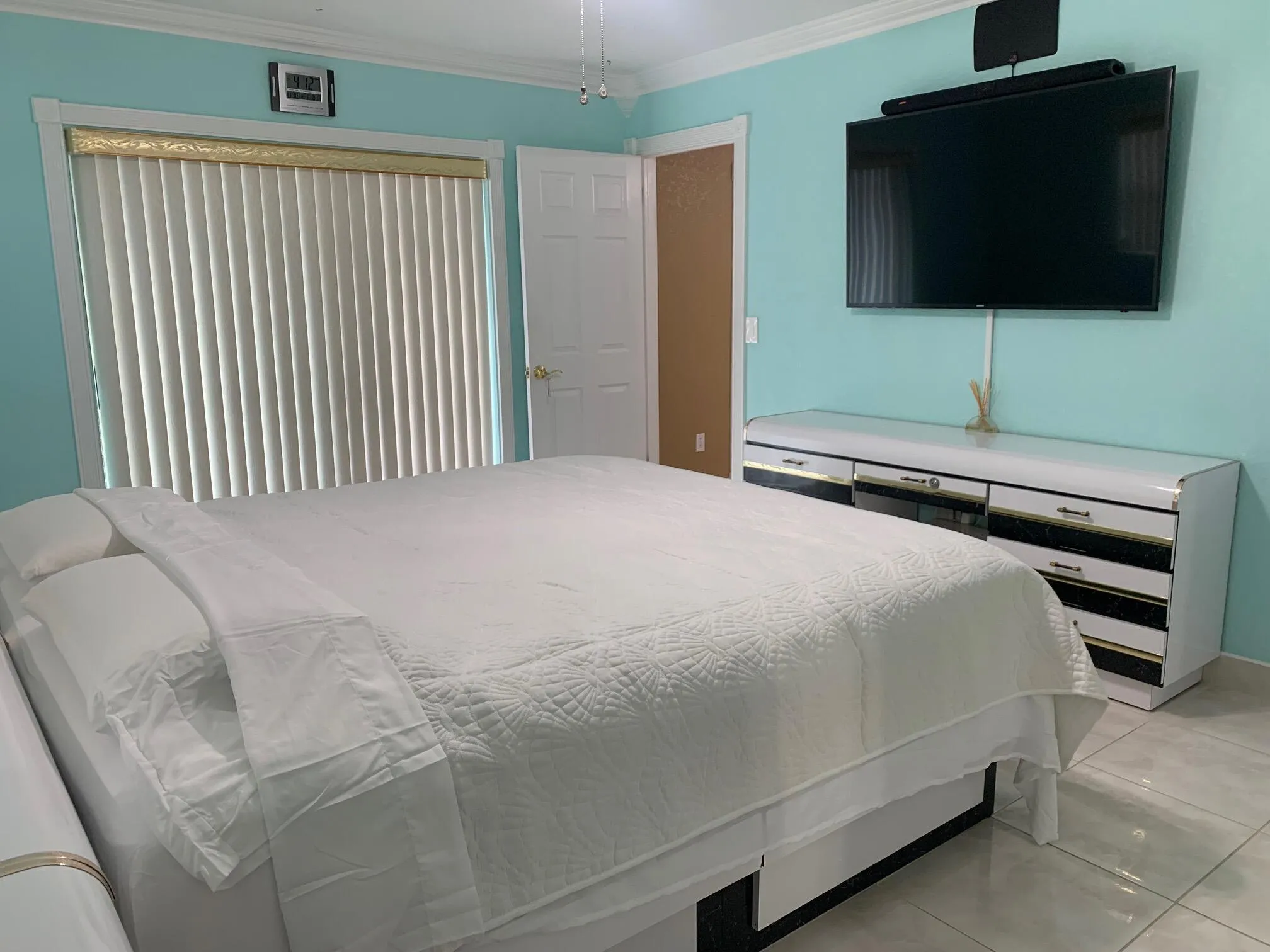 Larch primary bedroom 2
