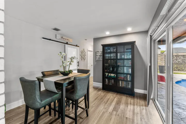 4080LakeDr_35