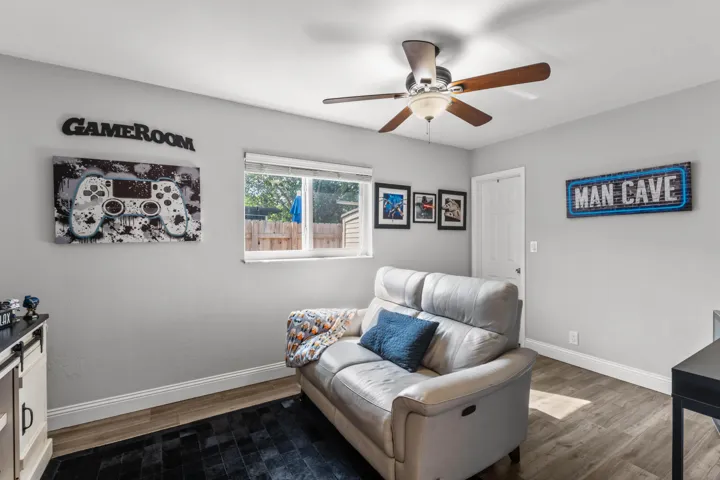 4080LakeDr_31