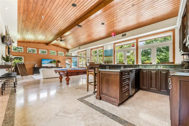 Full Wet Bar