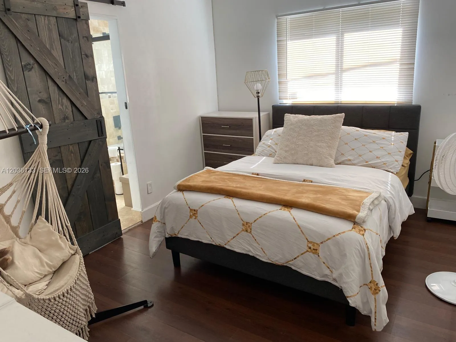 2nd bedroom