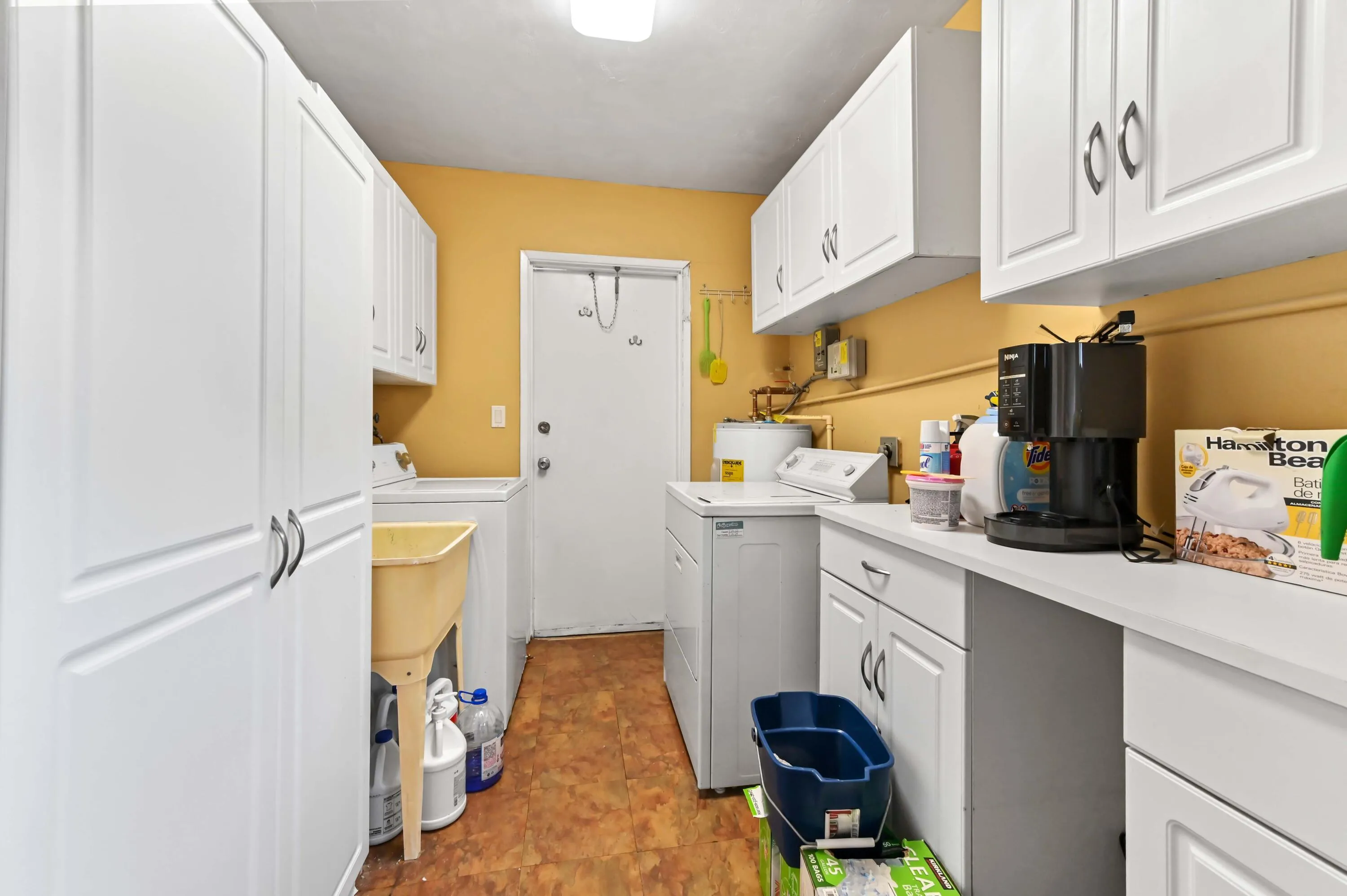 17 laundry room 01