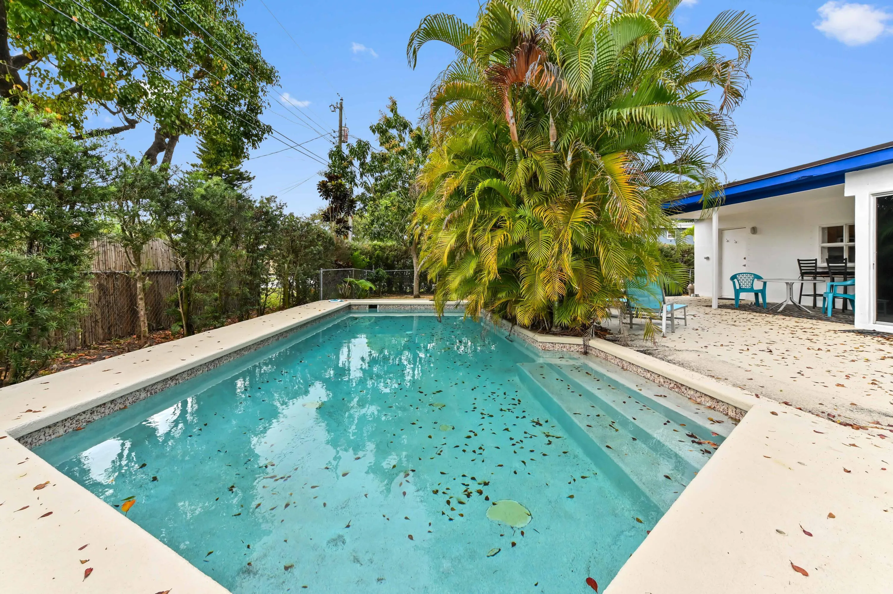 34 pool 01