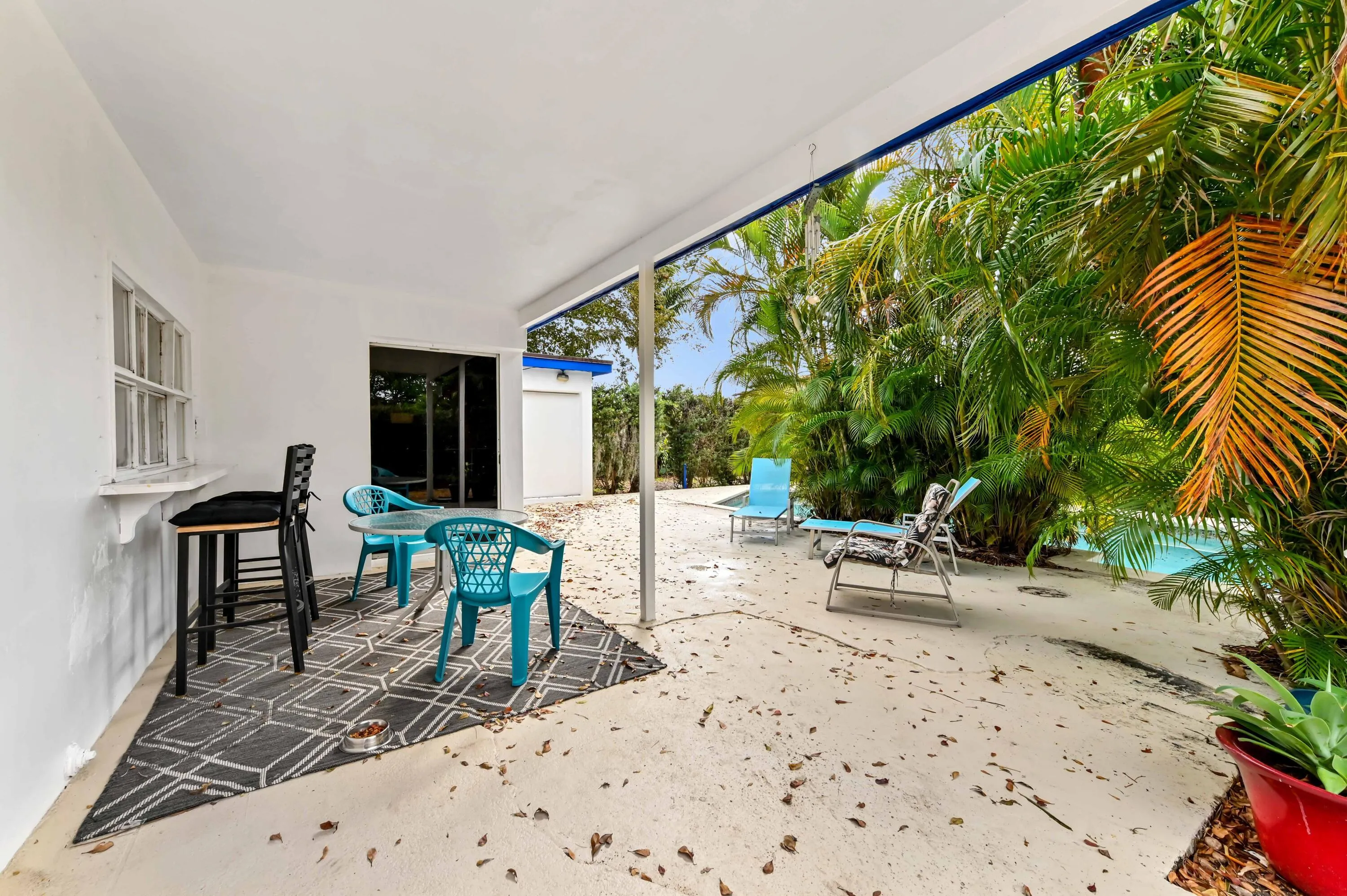 33 patio 01