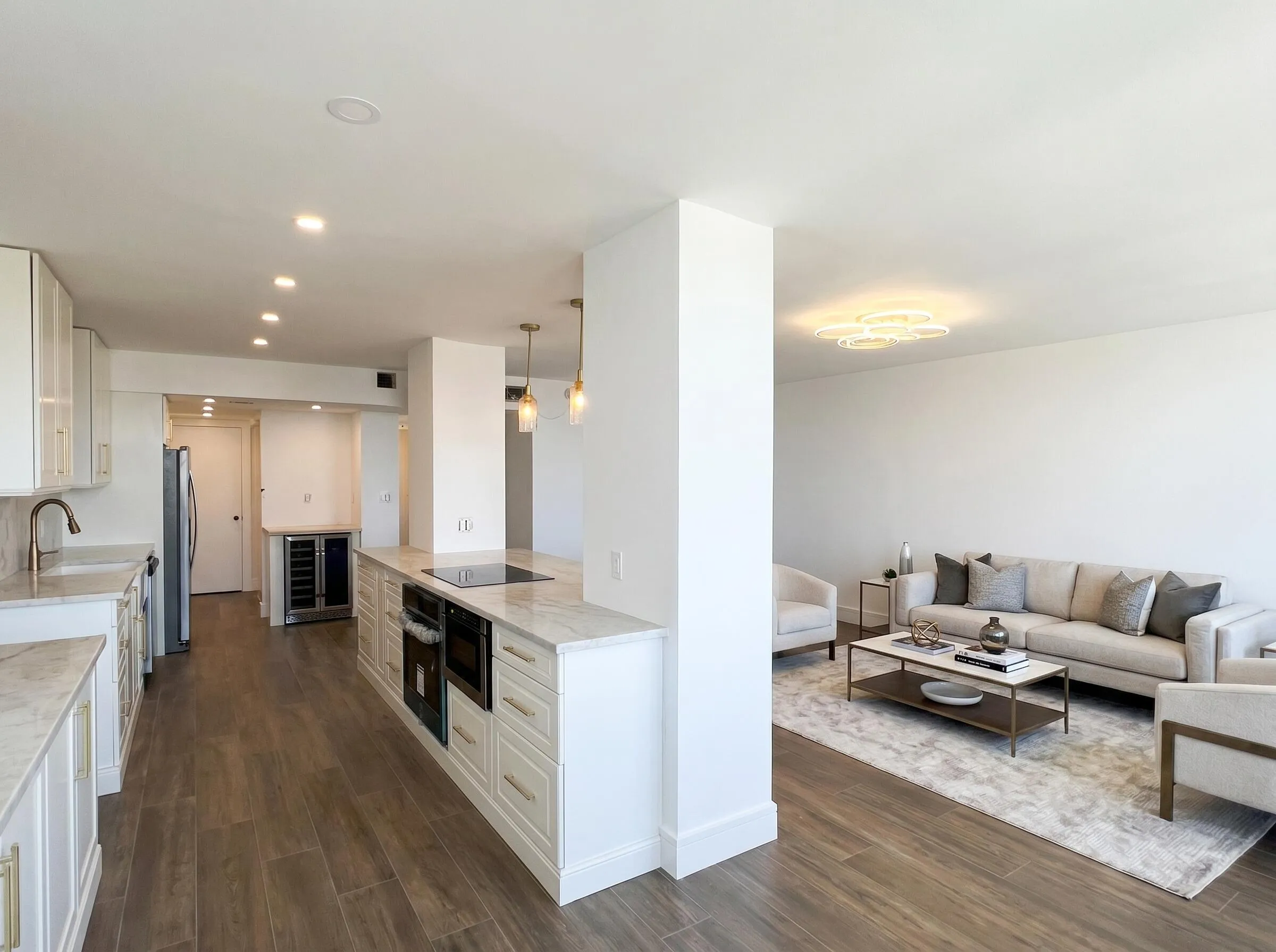 KITCHEN/FAMILY ROOM