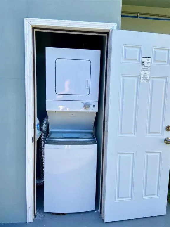 ADDITIONAL WASHER DRYER IN CLOSET OUTSIDE