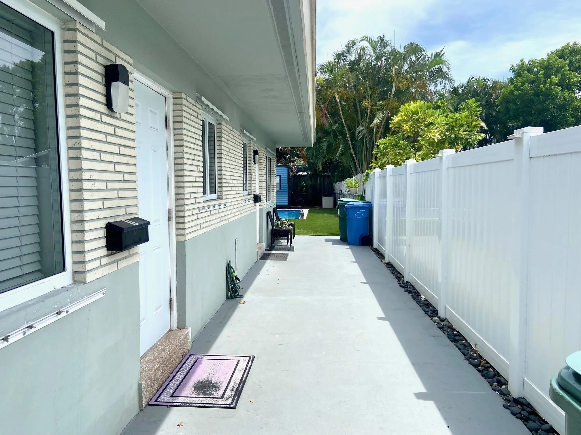 WALK WAY TO POOL