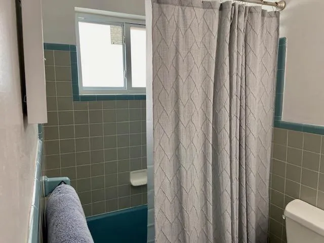 TUB AND SHOWER