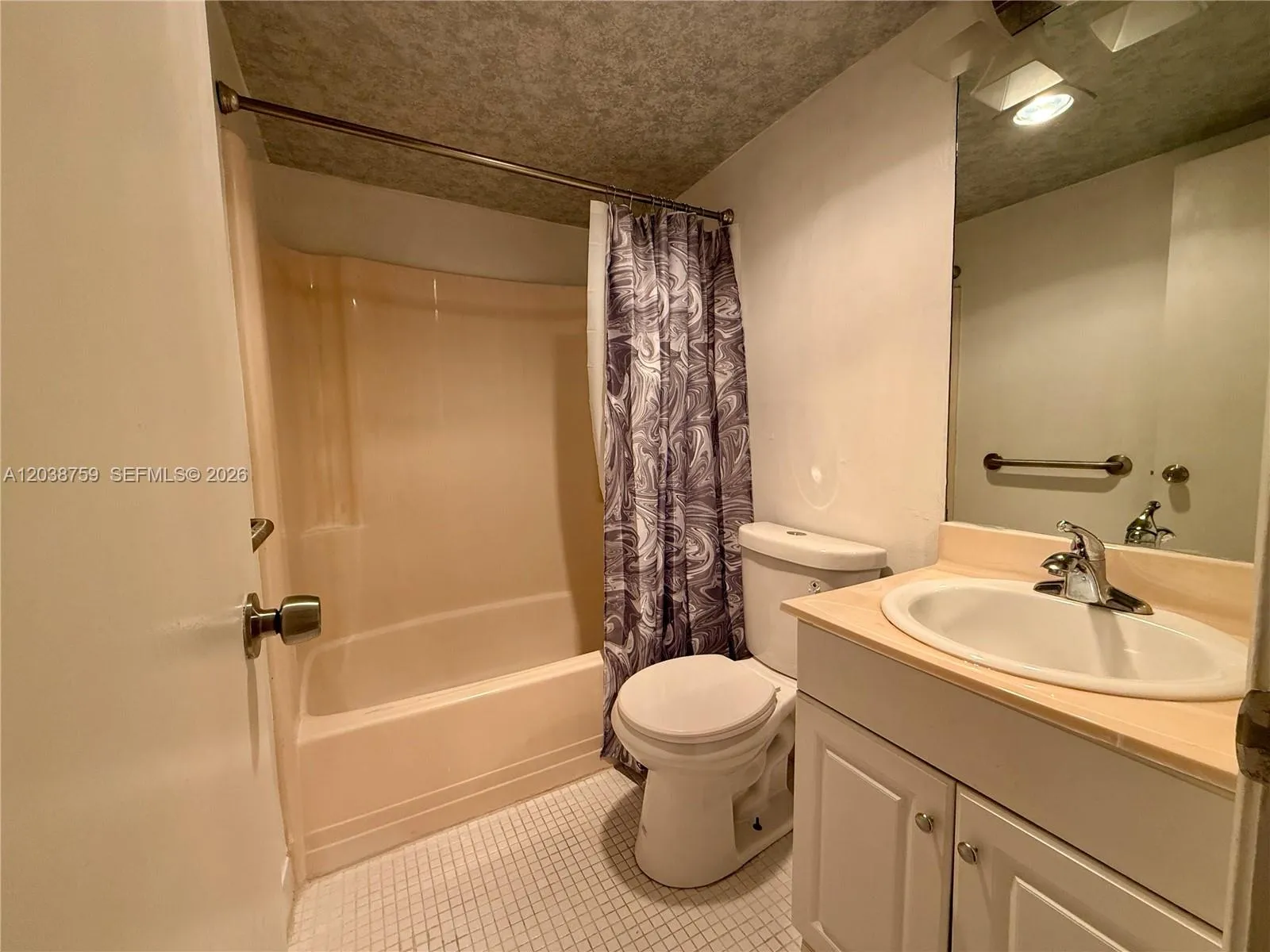 Ensuite bathroom with tub