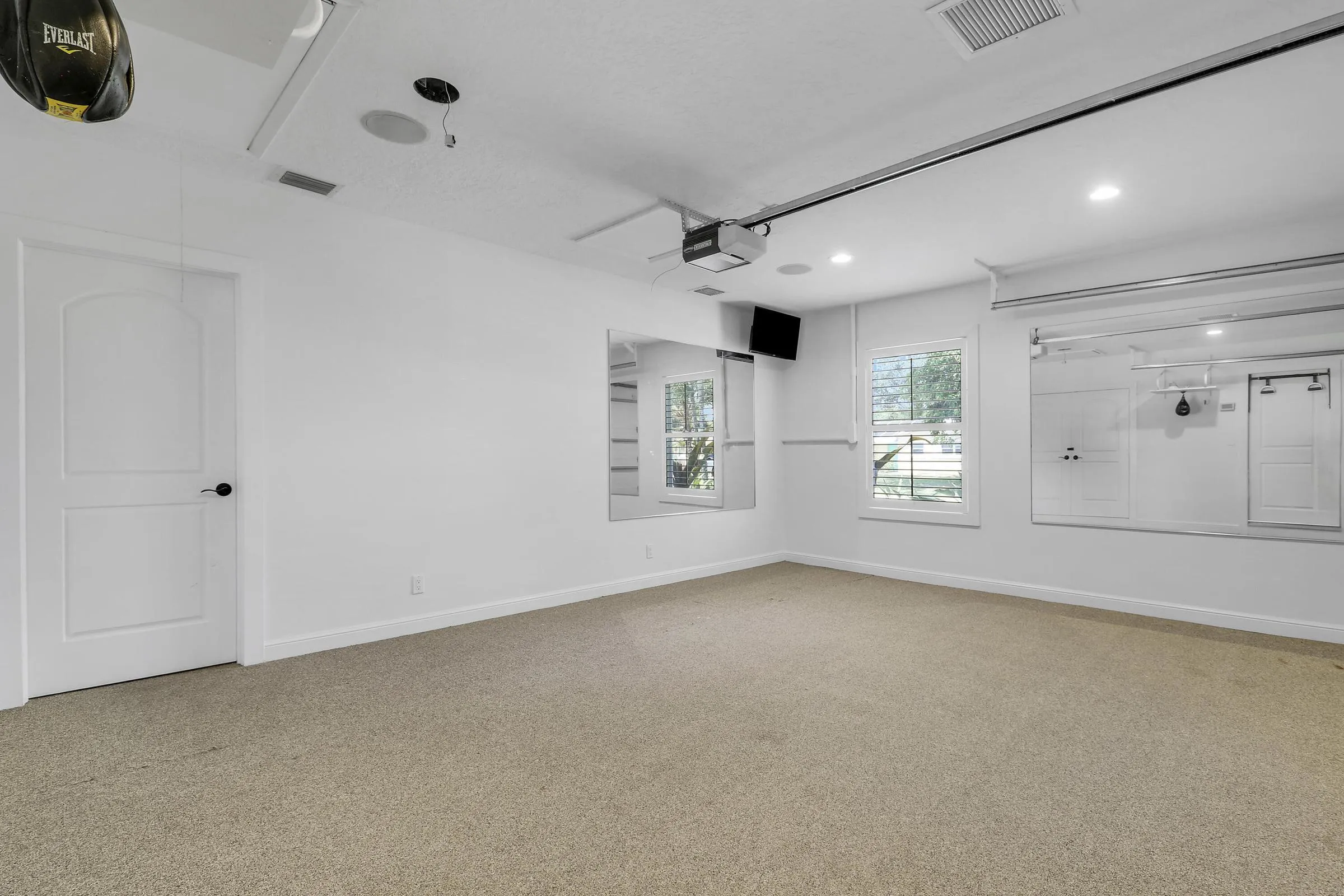 Garage (Air Conditioned)