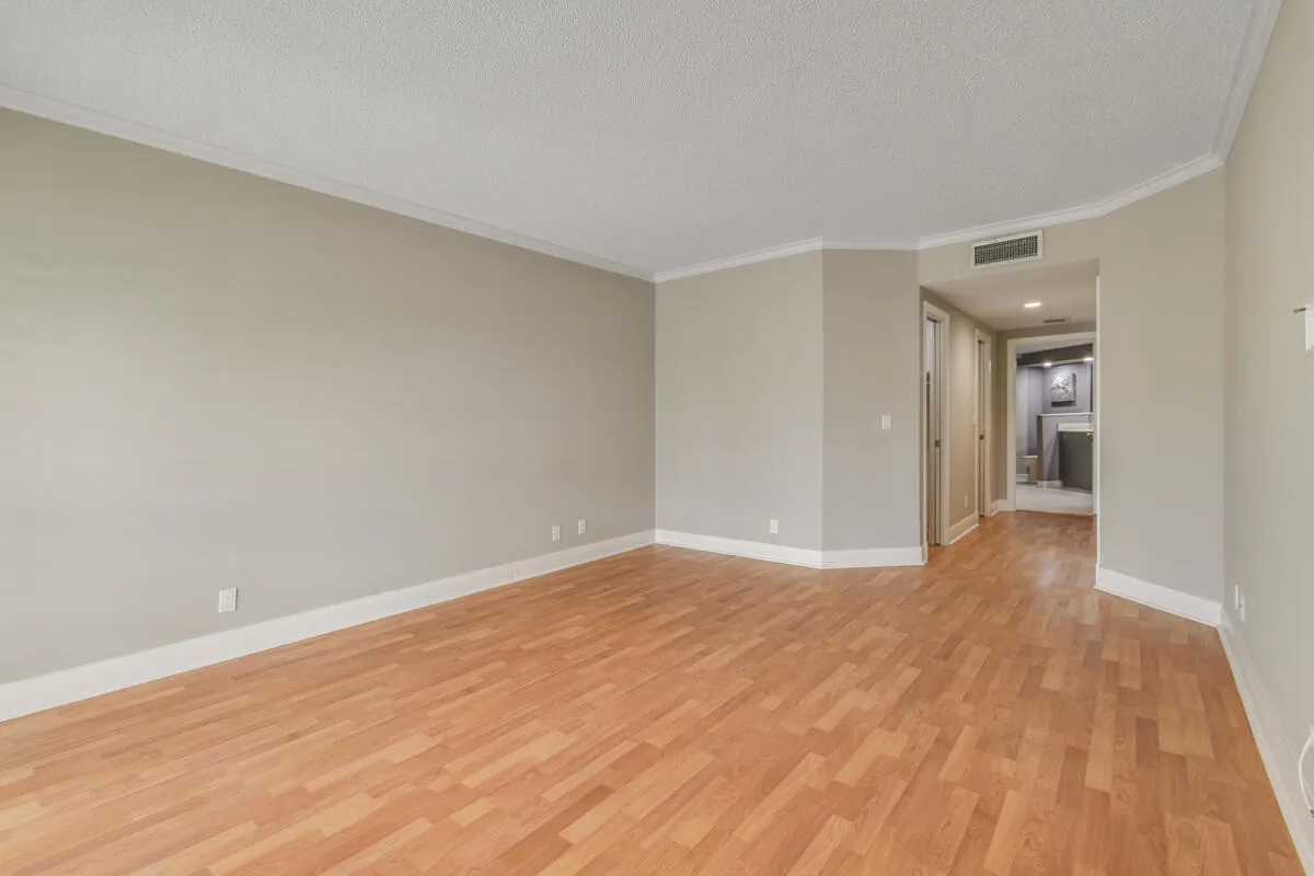 Master to entry hallway