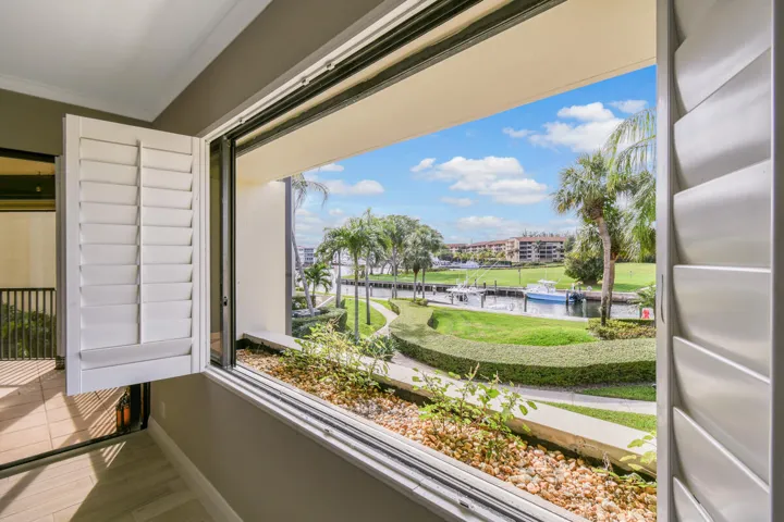 Living view to waterway