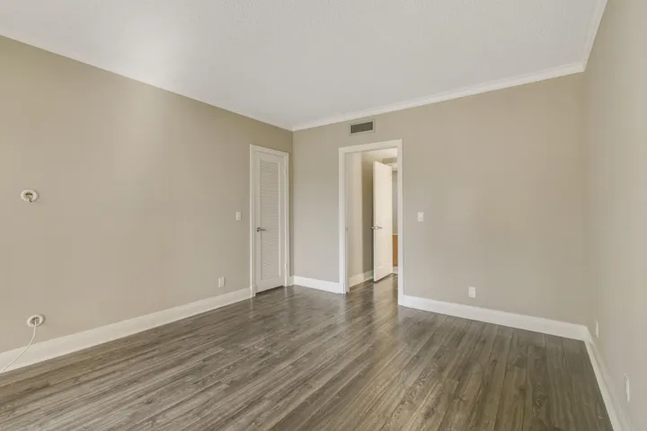 Bedroom 3 to other closet