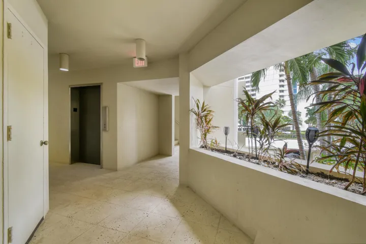 Entry walk-up to elevator