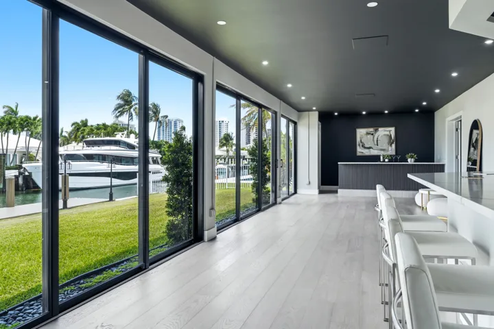 Kitchen/Bar