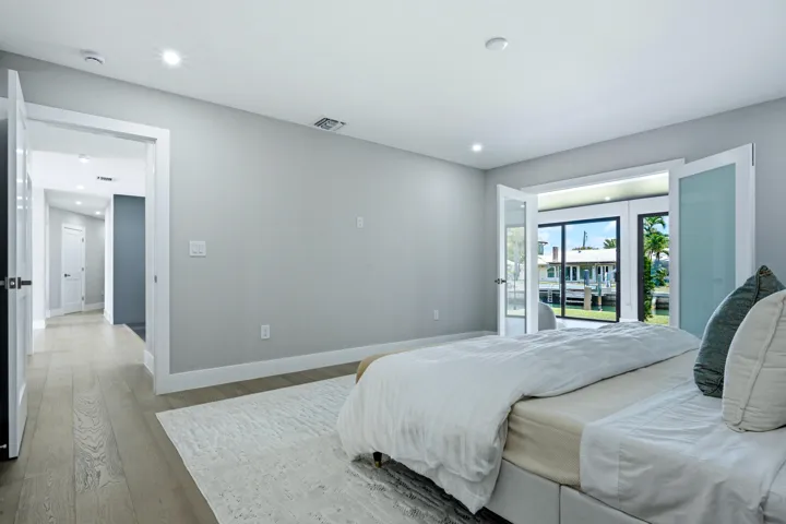 Primary Ensuite w/ Waterviews