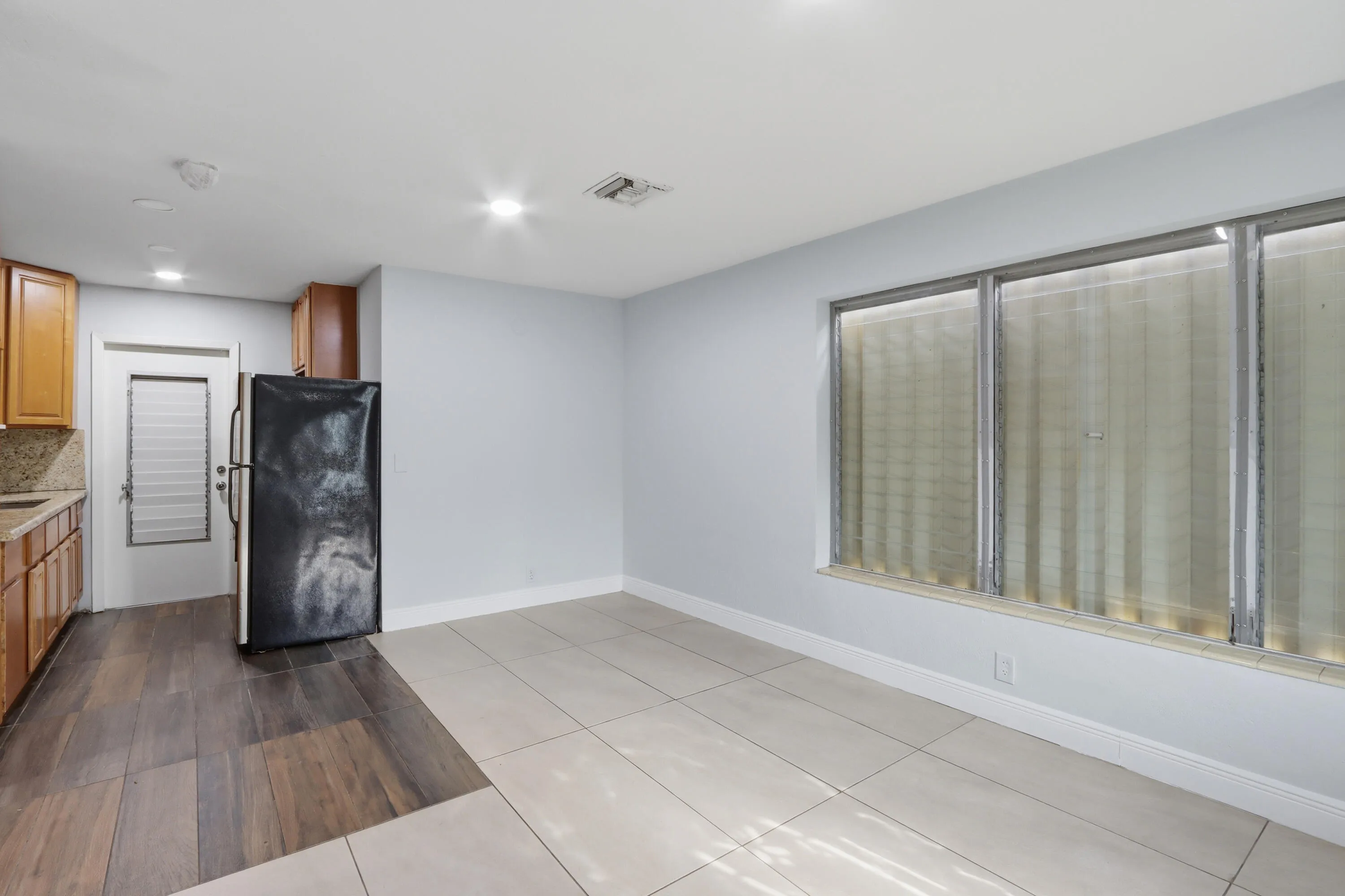 Living Room/Dining Room 3