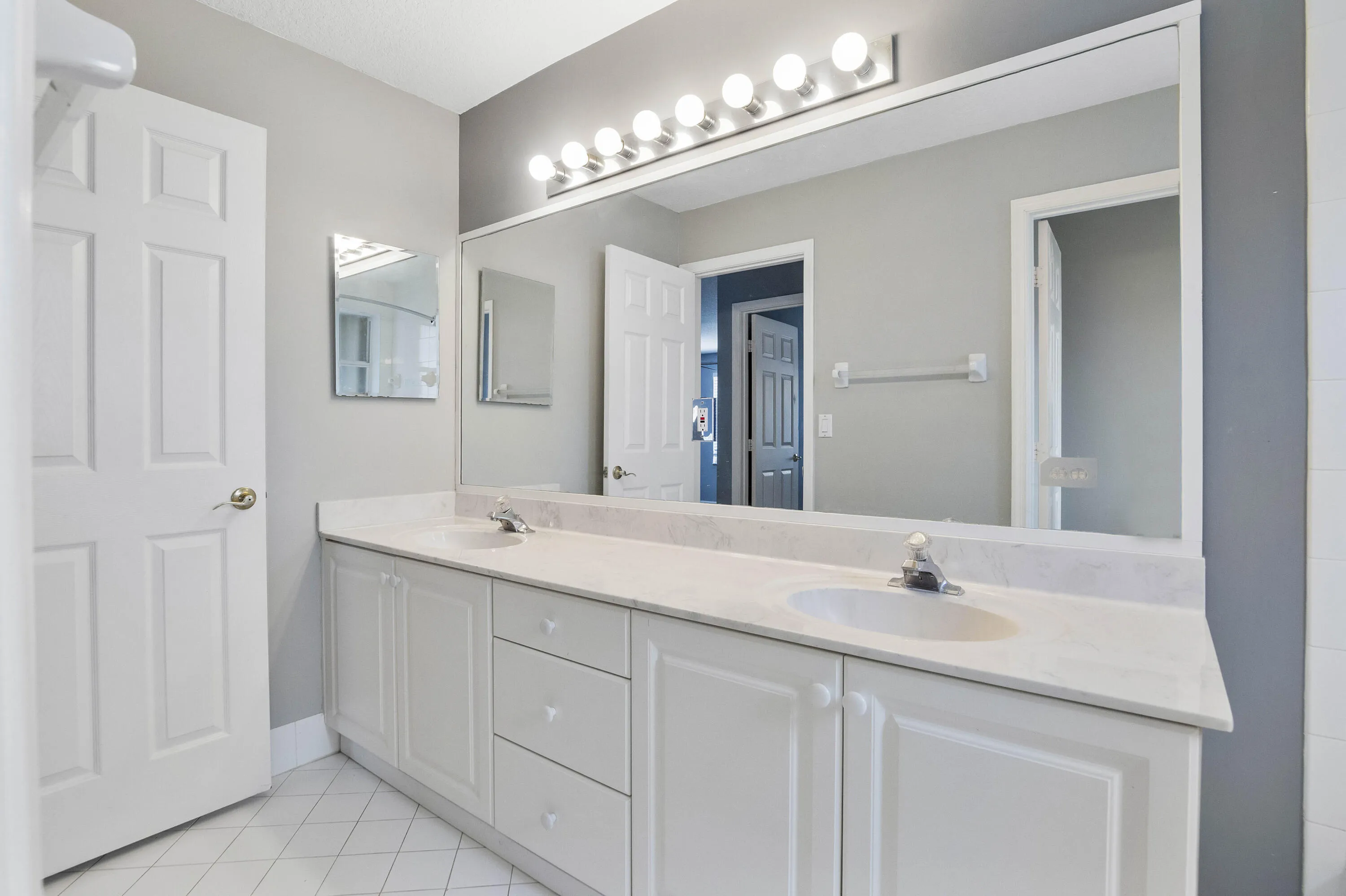 6370 Stonehurst Cir_070