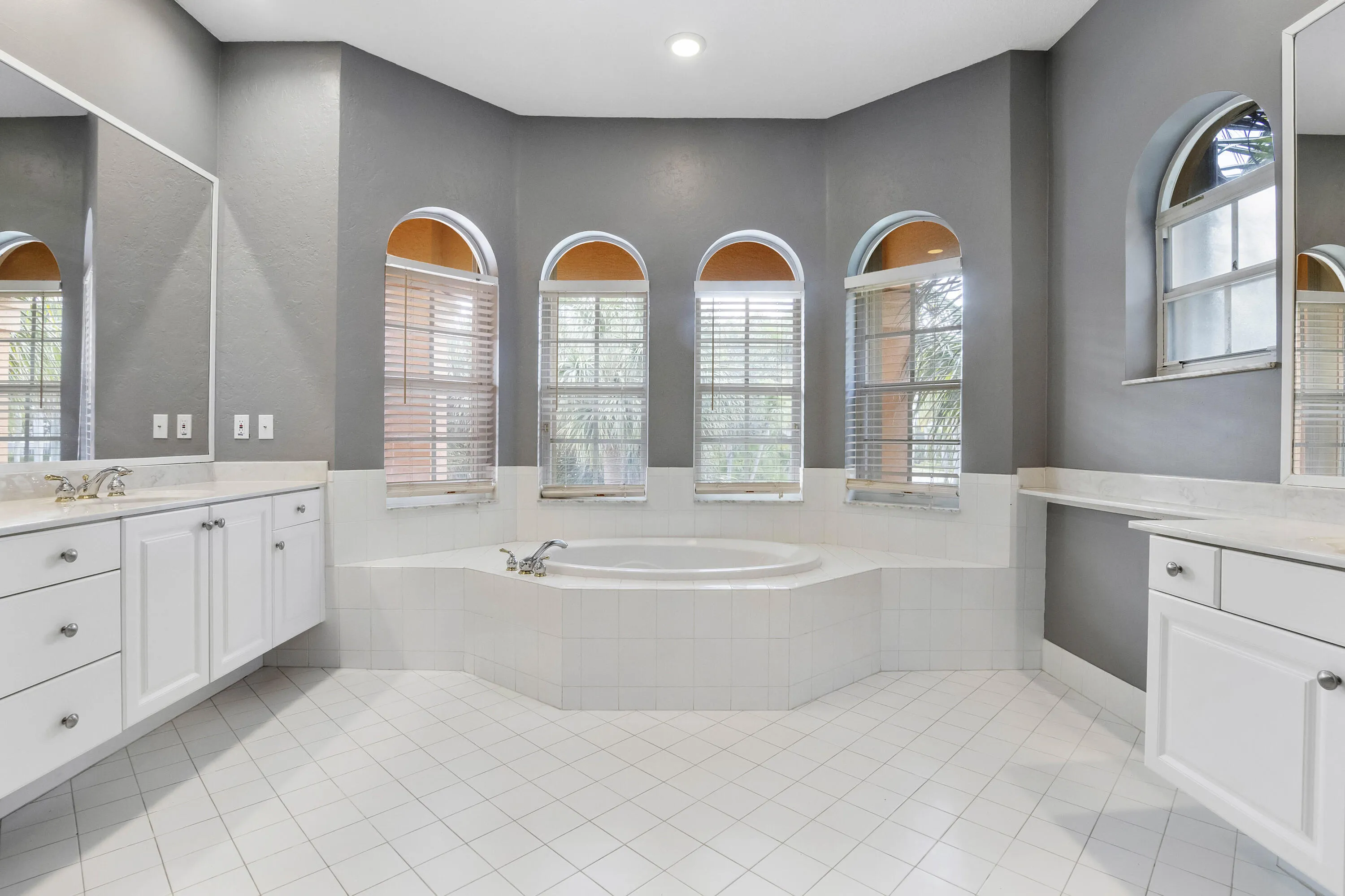 6370 Stonehurst Cir_060