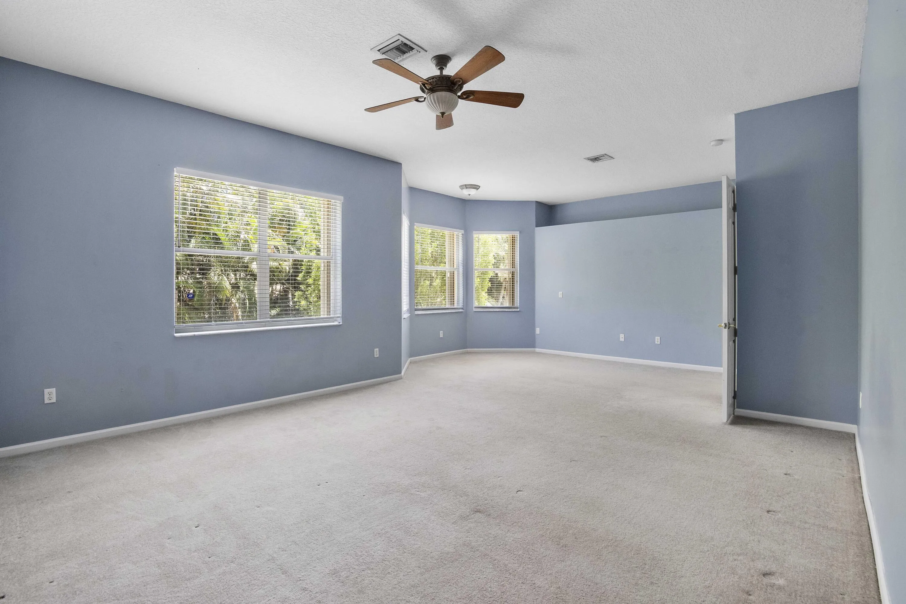 6370 Stonehurst Cir_053