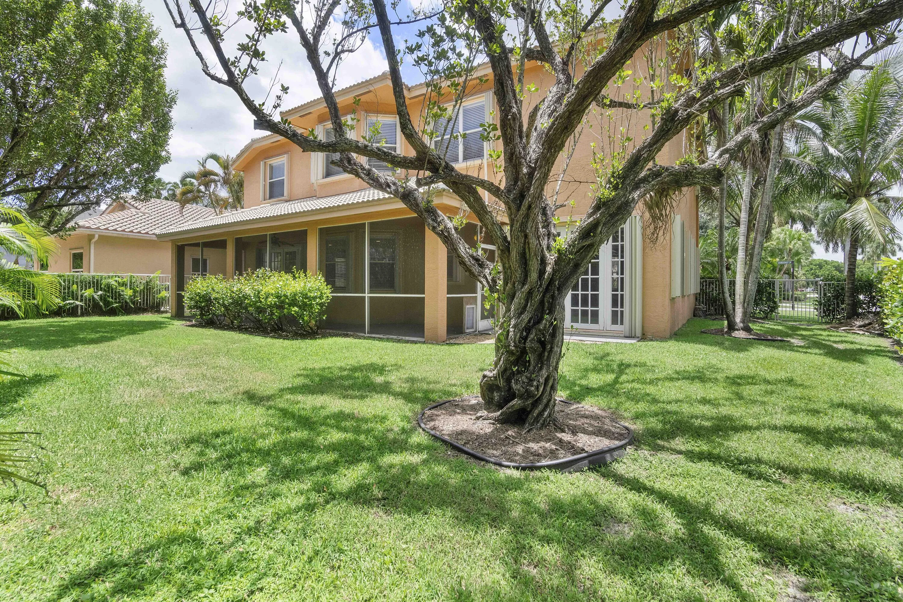 6370 Stonehurst Cir_041