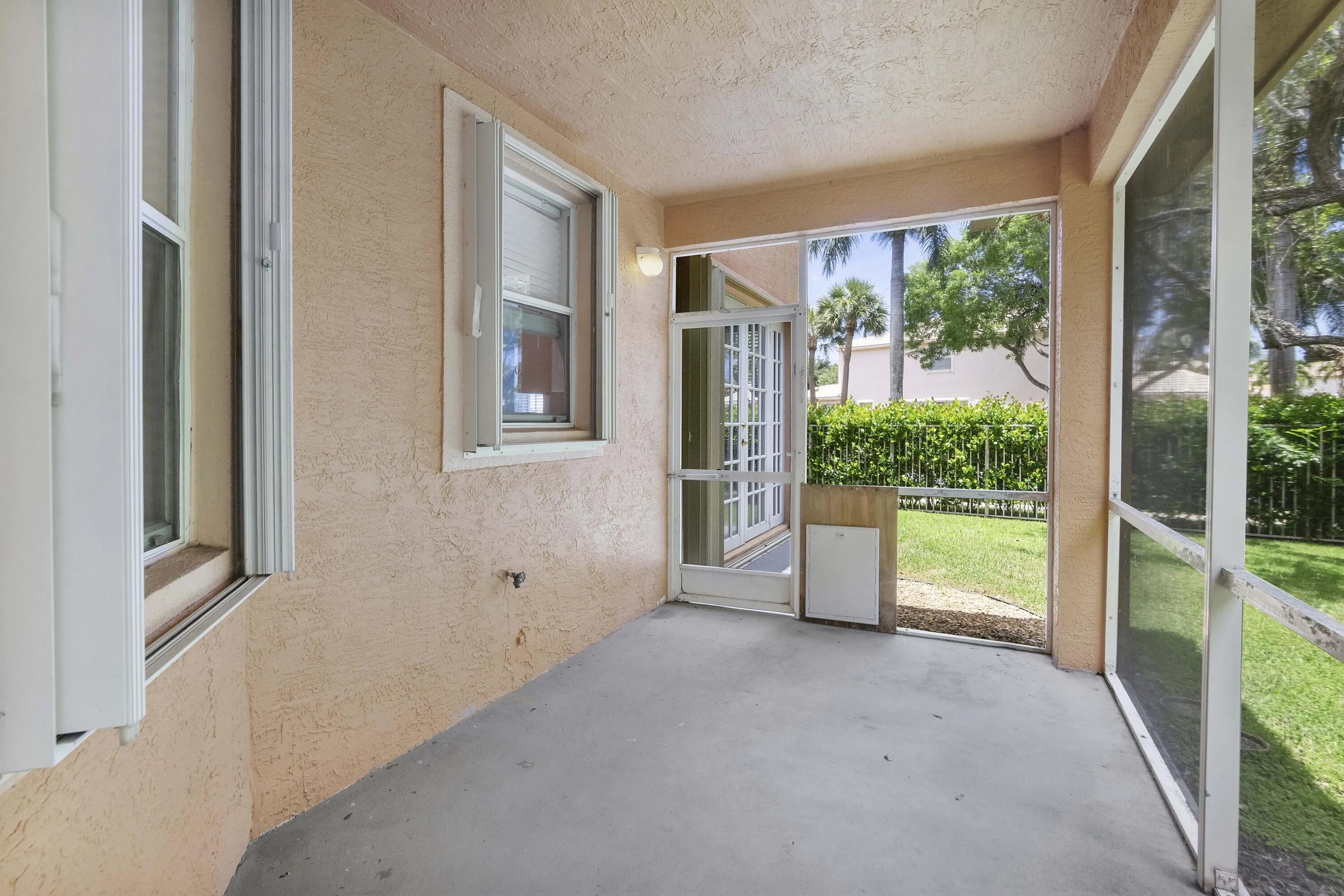 6370 Stonehurst Cir_039