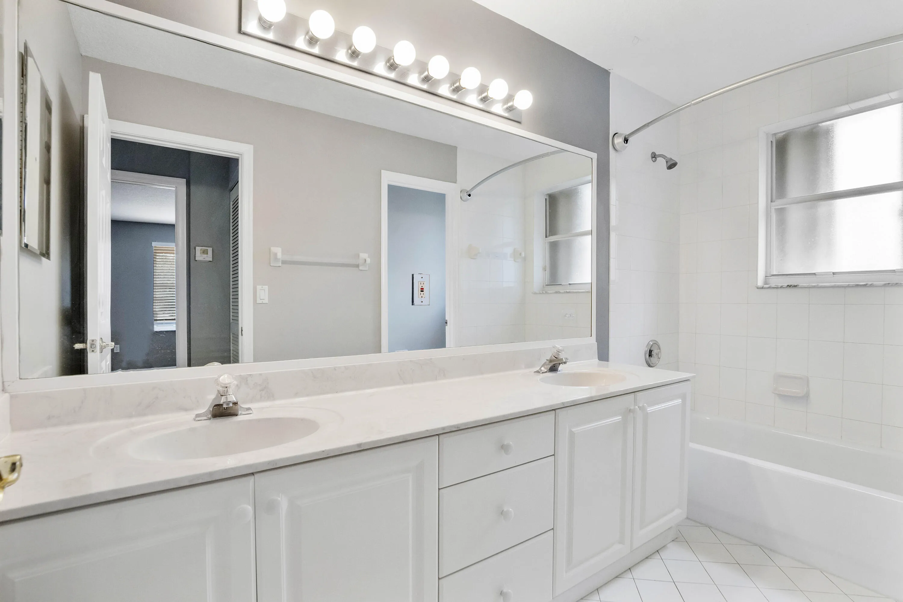 6370 Stonehurst Cir_065
