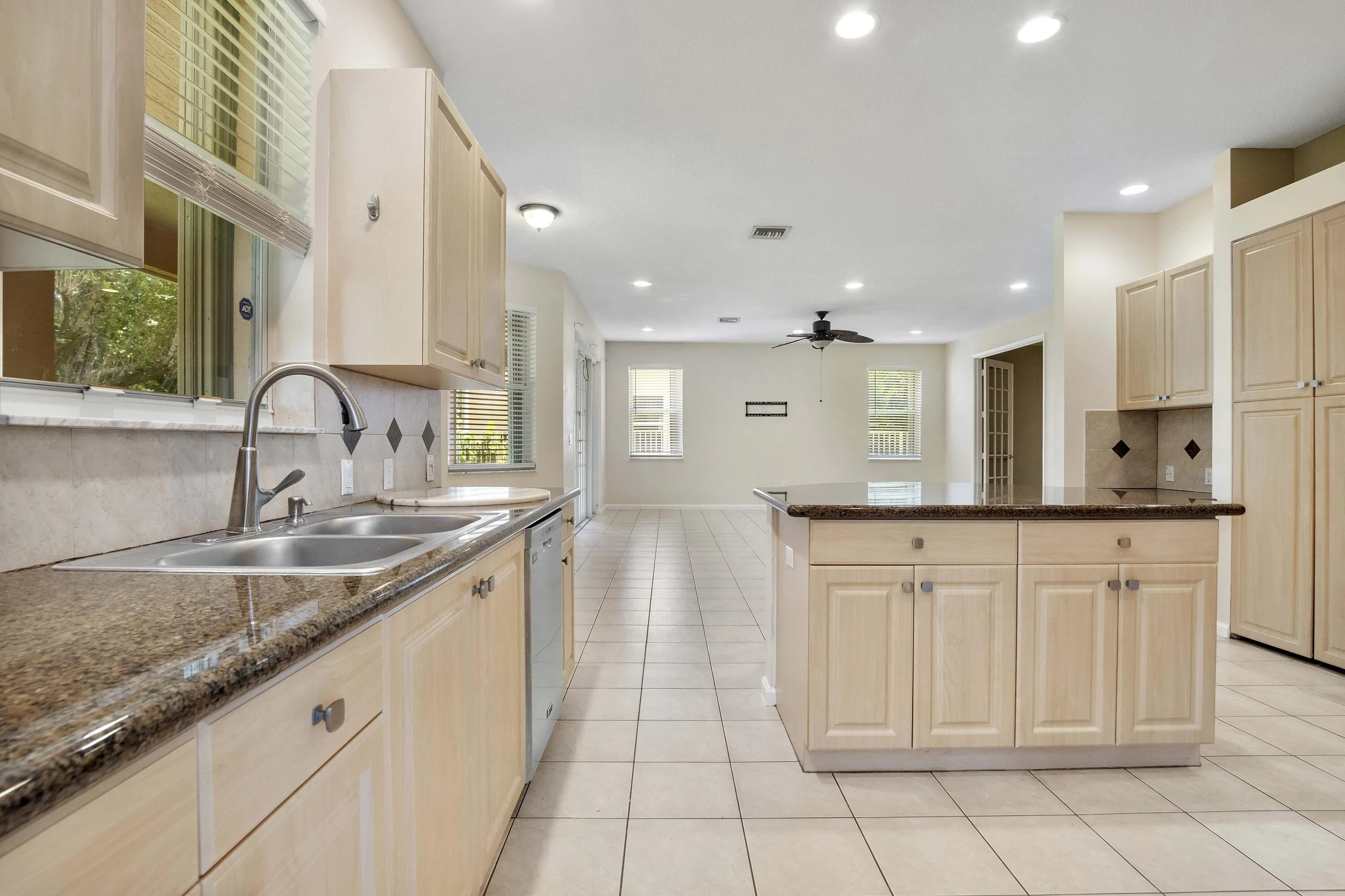 6370 Stonehurst Cir_015