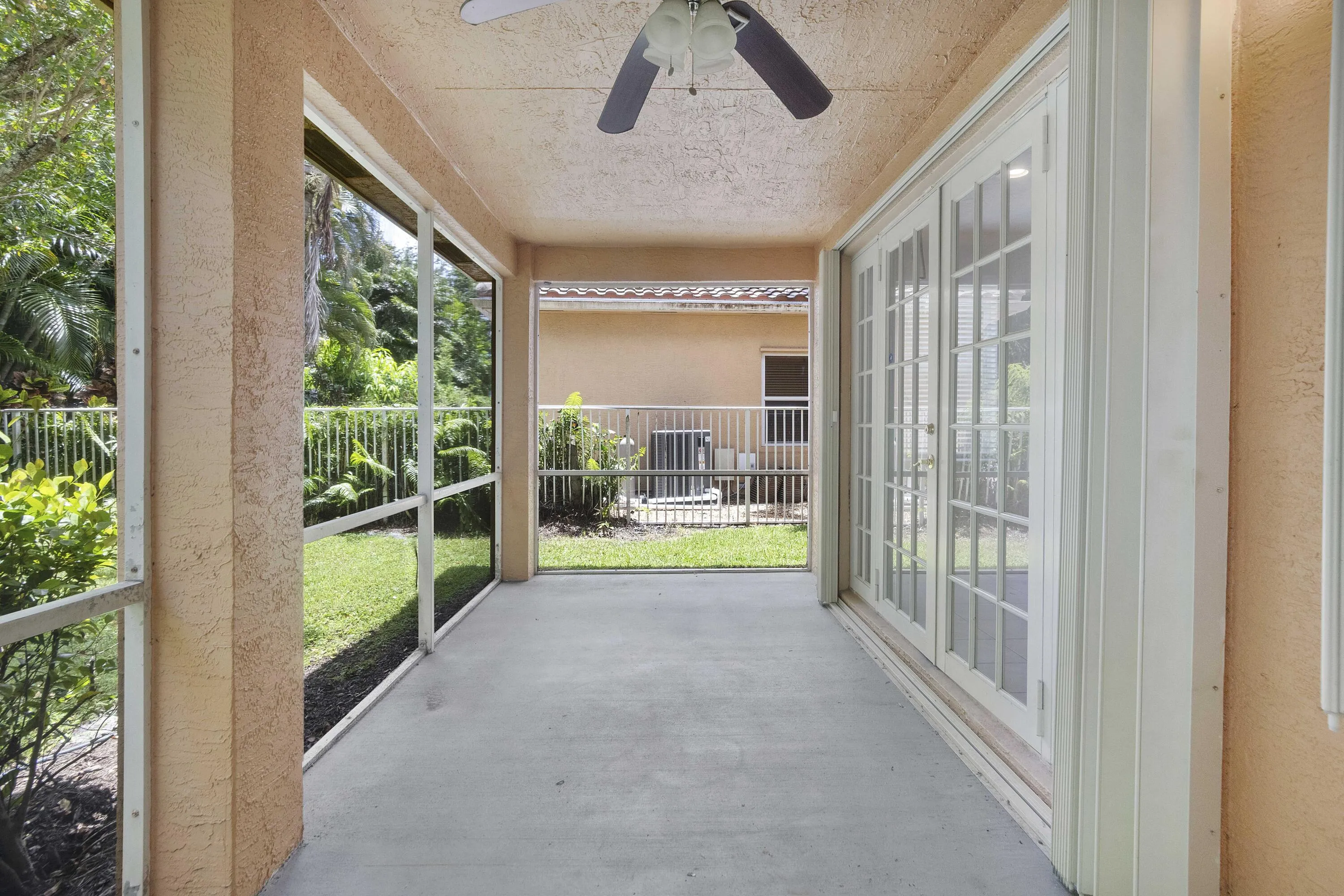6370 Stonehurst Cir_038
