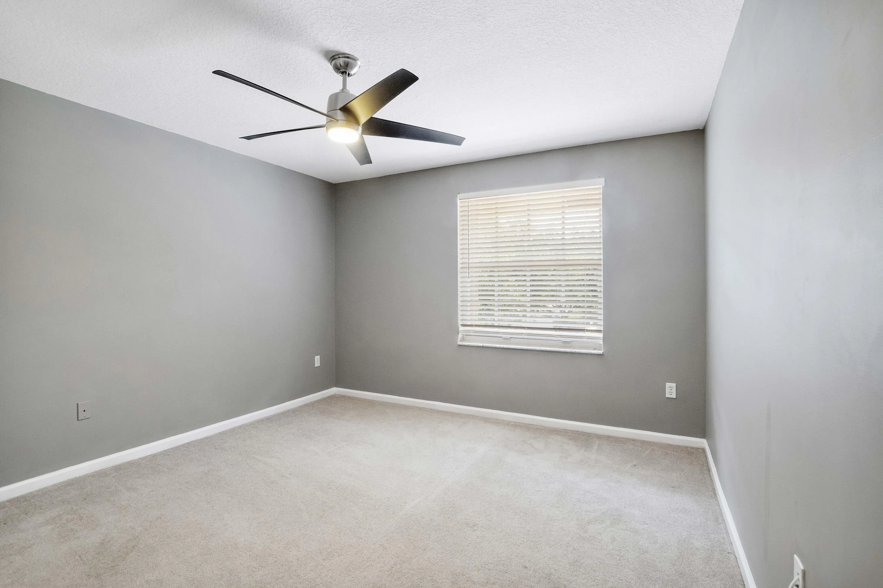 6370 Stonehurst Cir_066