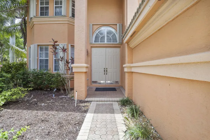 6370 Stonehurst Cir_005