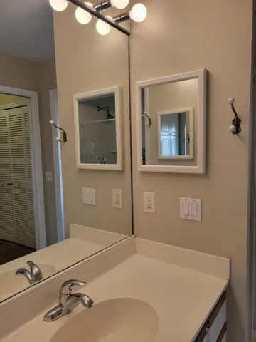 When you need to get up and go, you can with plenty of room in the master bath.