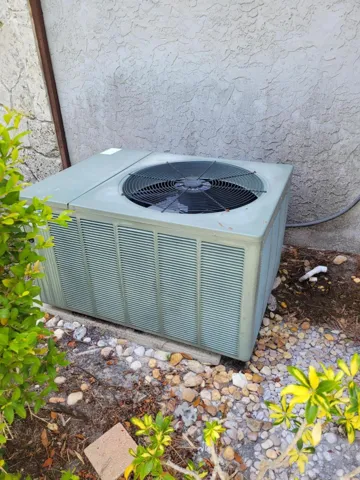 This AC system runs ice cold. Please keep AC at 80 while visiting. Do not play with it.