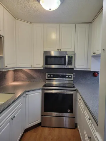 Microwave and Range also stainless steel look