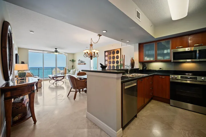 12-web-or-mls-2011-n-ocean-blvd-1606