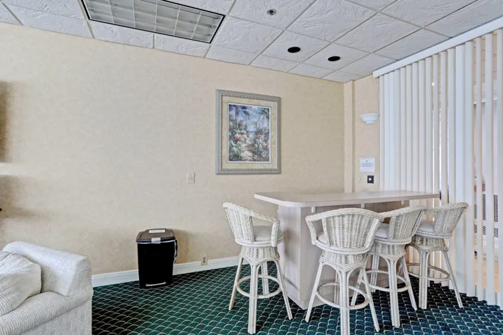 CLUBROOM