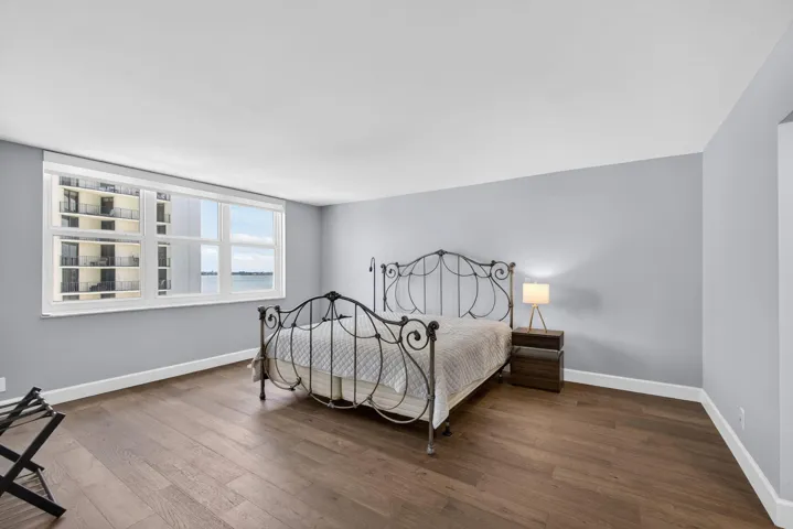 MASTER BED