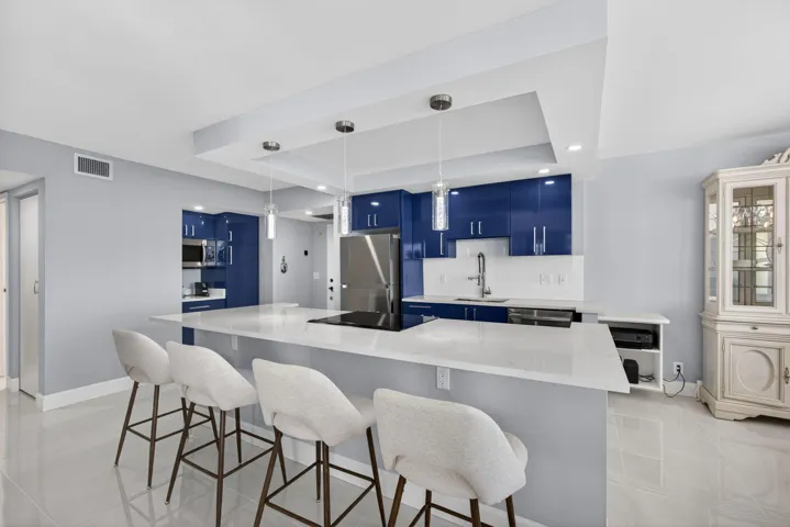 OPEN KITCHEN