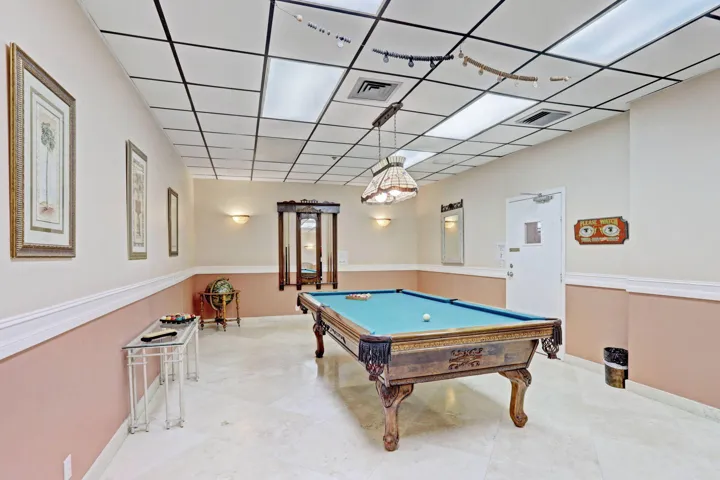 BILLARD ROOM