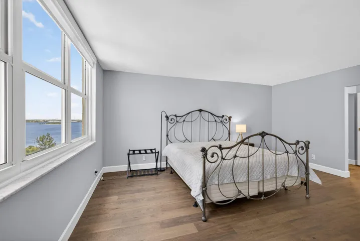 MASTER BED